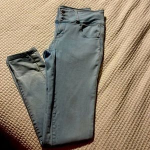 Good condition. The stretching on the back was there when I bought them.